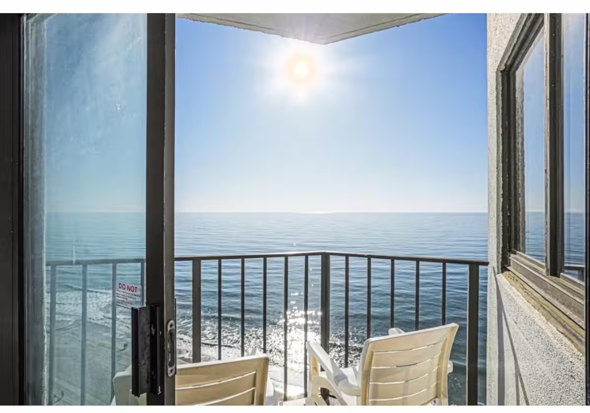 Private balcony overlooking the Myrtle Beach shoreline